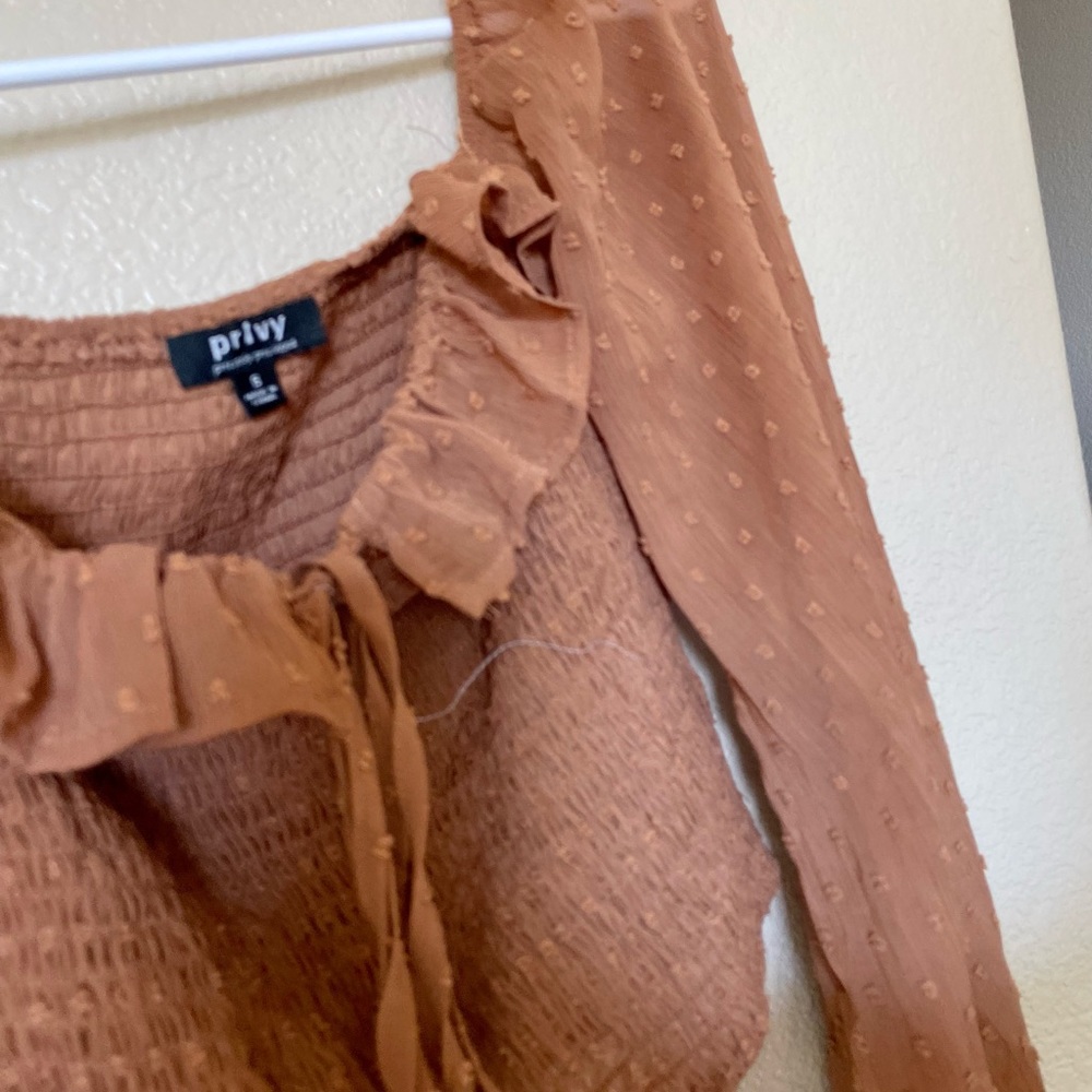 Small Privy Brownish Top